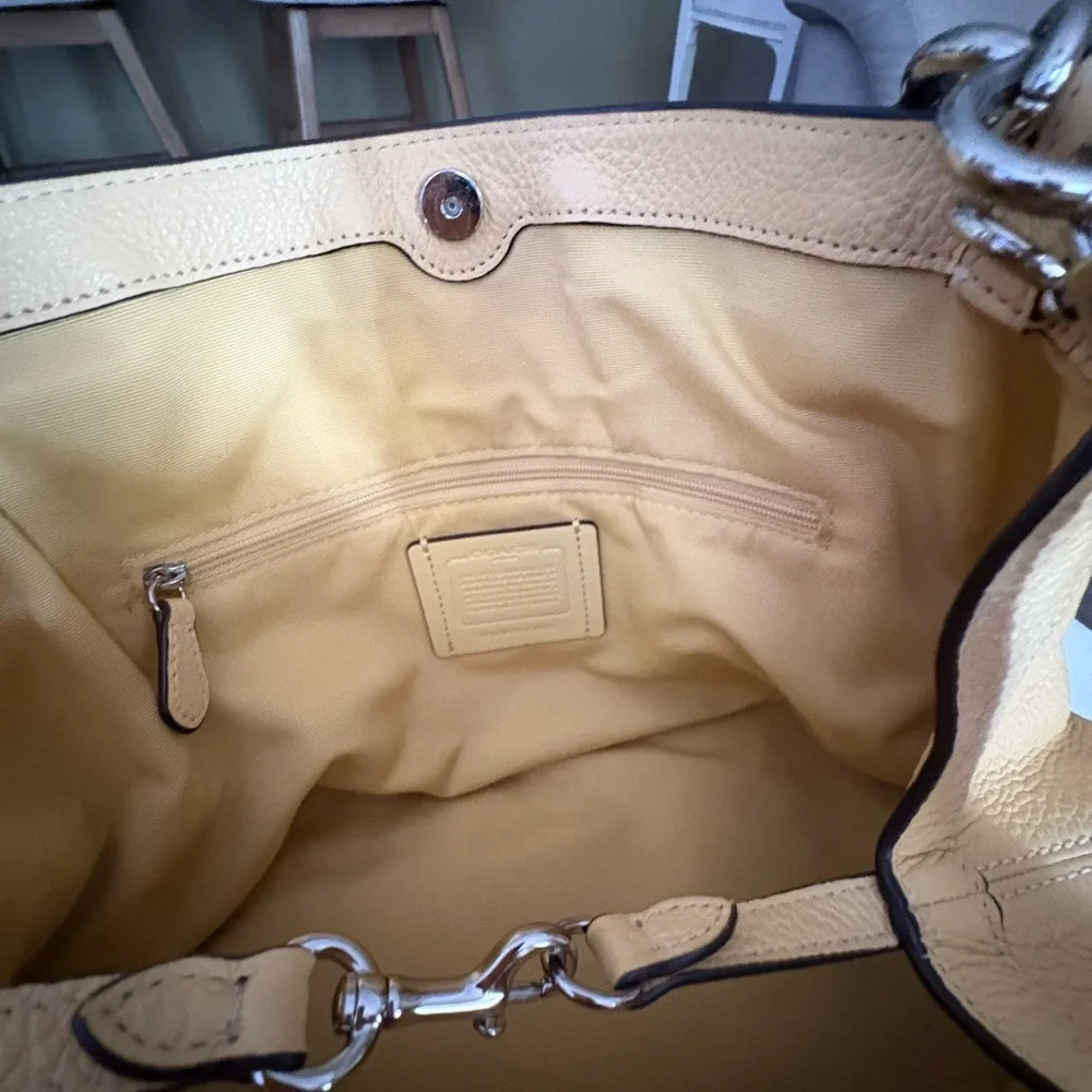 Coach Soft Yellow Leather Shoulder Bag - Picture 6 of 16